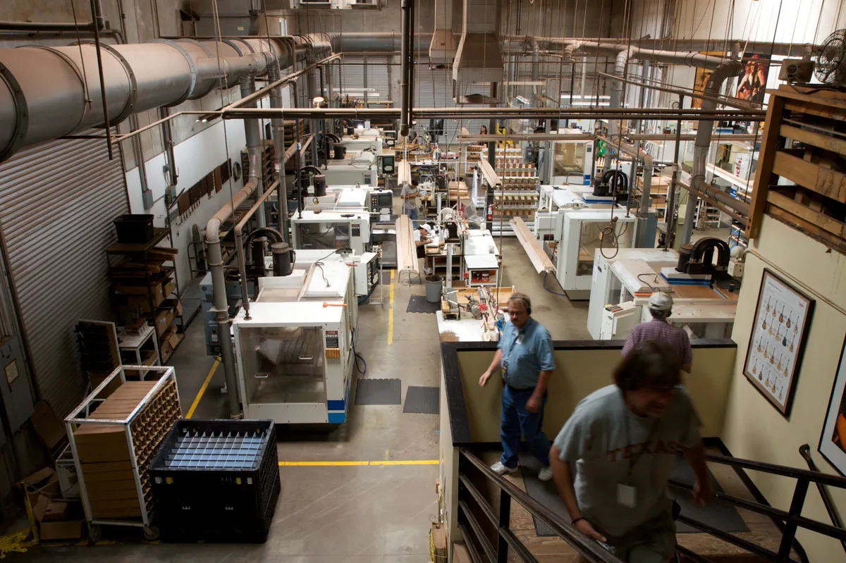 Taylor Guitar Factory生产车间的琴颈CNC工位、设备与通道公开实景